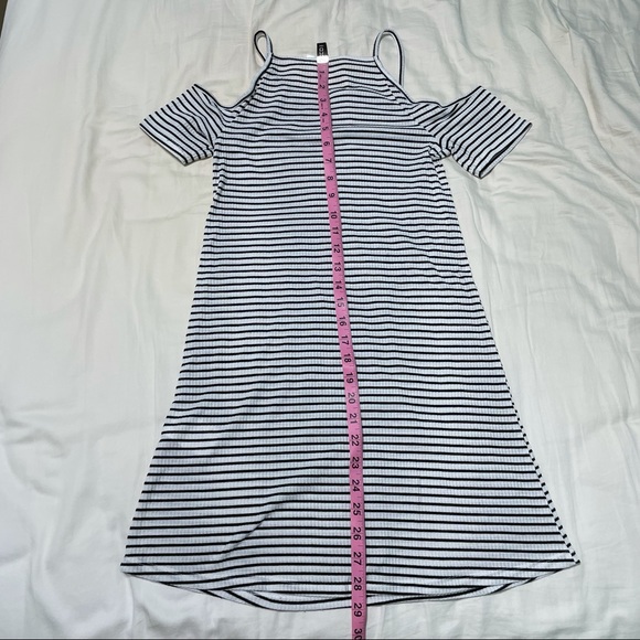 ‼️ BLACK & WHITE STRIPED H&M COLD SHOULDER DRESS - Picture 7 of 11